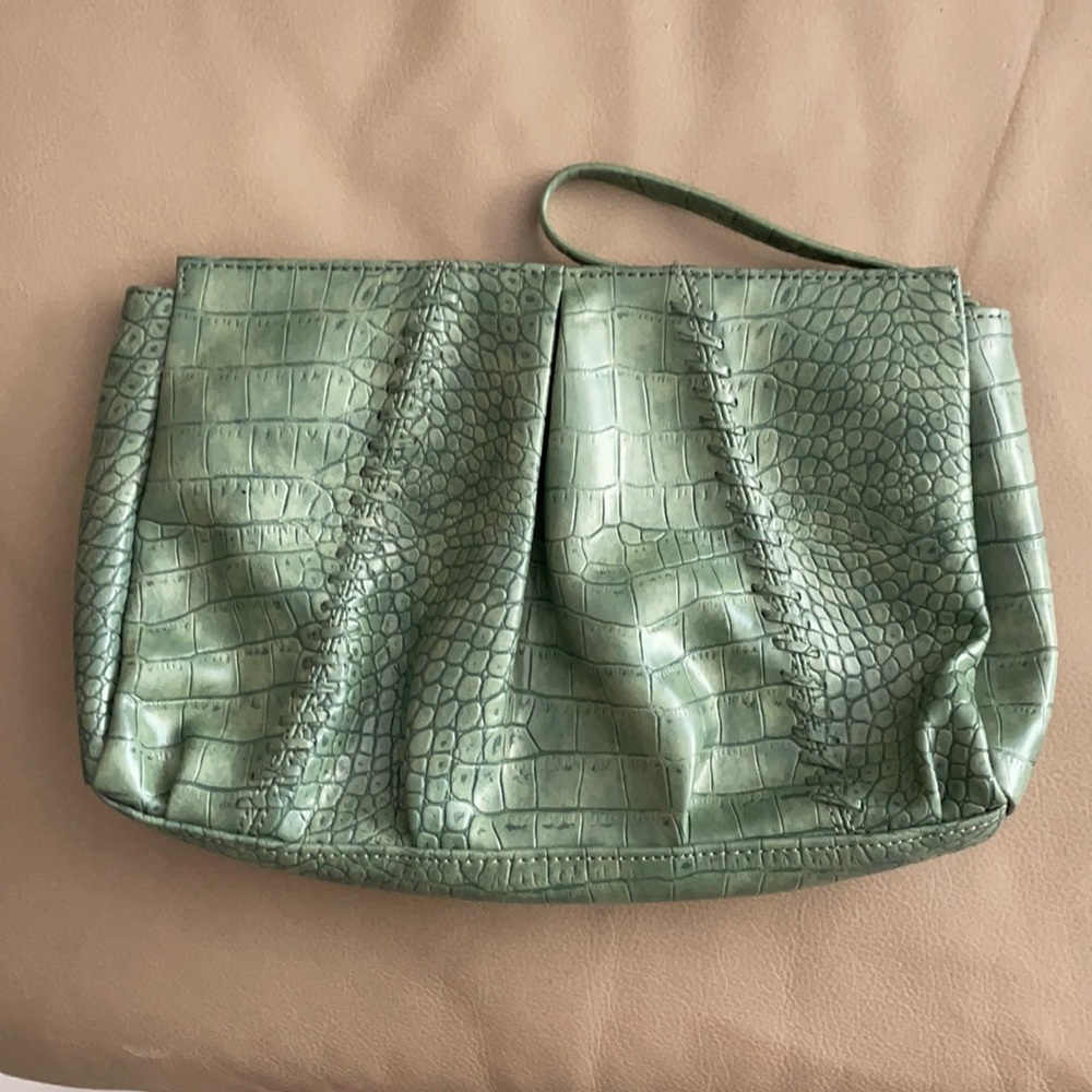 Gently used clutch